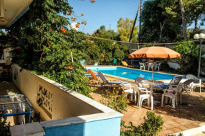 Отель Villa Maria Apartments  Vathianos Kampos